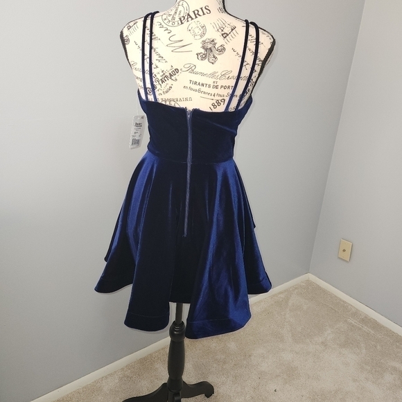 Dear Moon NWT  V-Neck Fit-and-Flare Velvet Dress Size 3 Juniors  Navy Blue - Picture 3 of 10